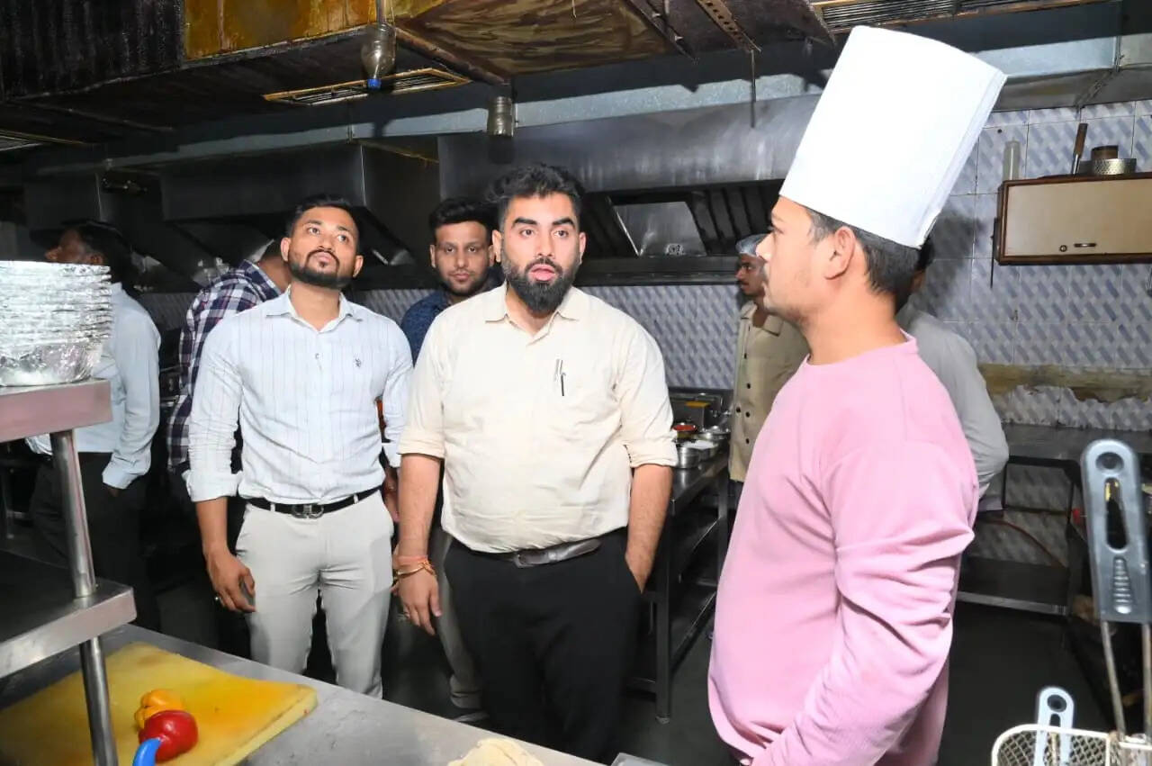 जबलपुर : होटल अर्क द कोर्टयार्ड पर 1 लाख रूपये का जुर्माना और रेस्टोरेन्ट सील