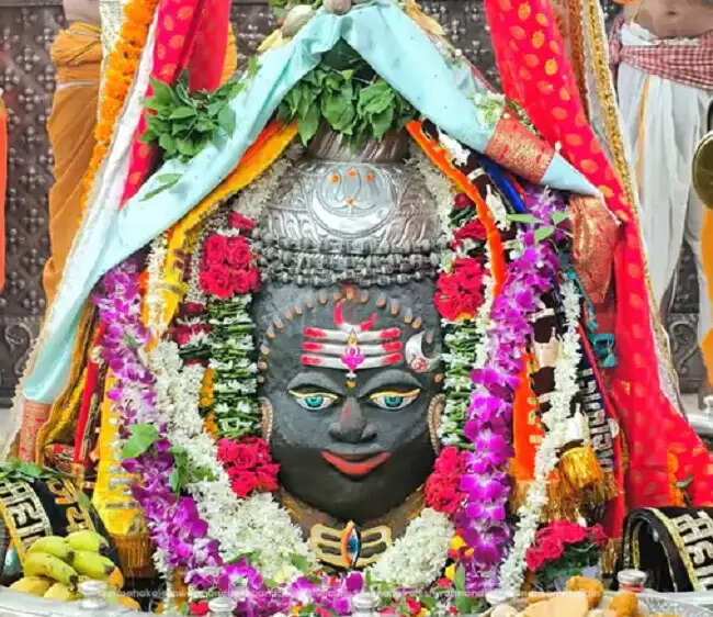 गुजराती गायिका किंजल और अभिनेत्री मोनल ने किए बाबा महाकाल के दर्शन, भस्म आरती में हुईं शामिल