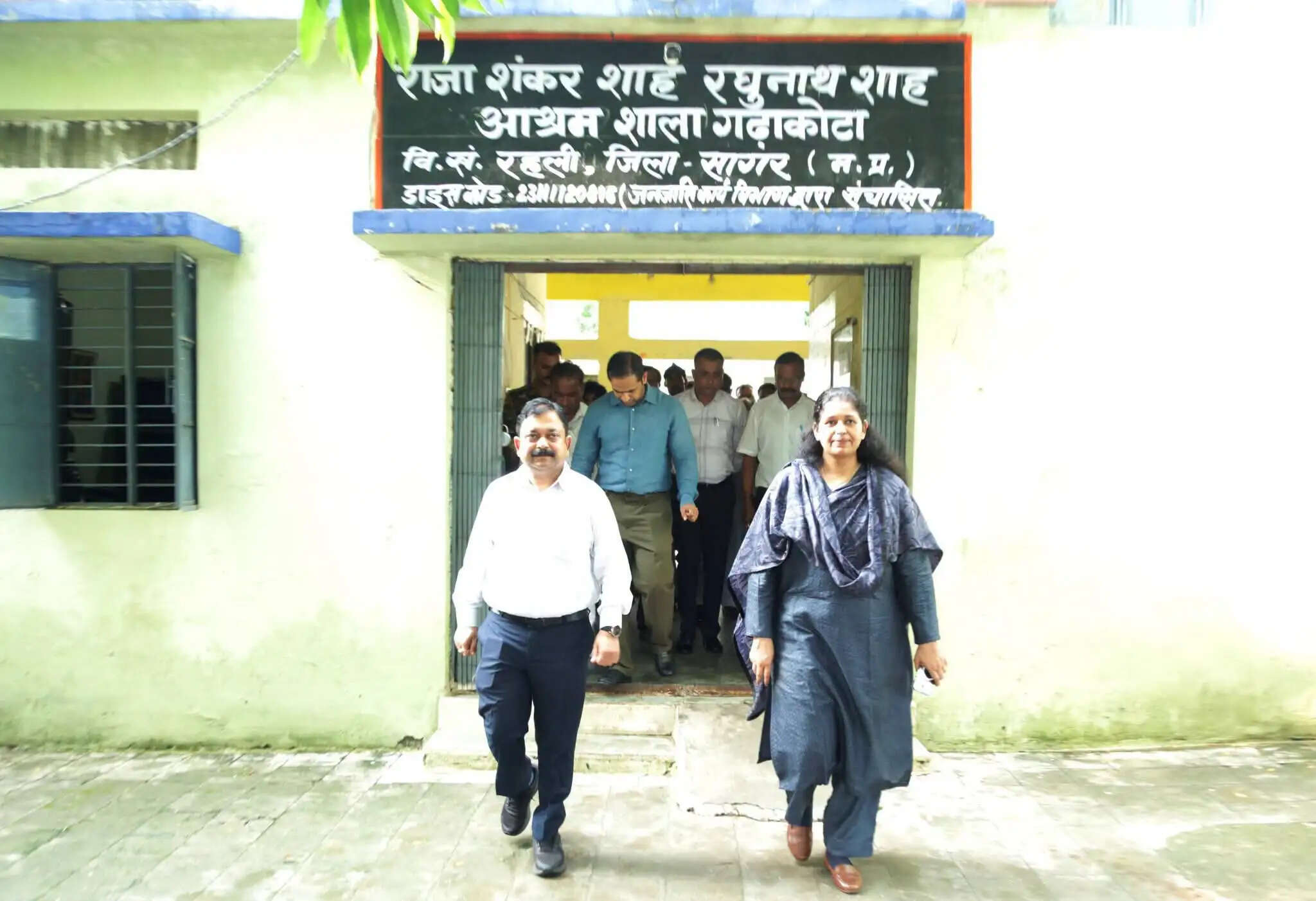 सागर: कलेक्टर प्रतिभा पाल ने गढ़ाकोटा आश्रम शाला का किया औचक निरीक्षण