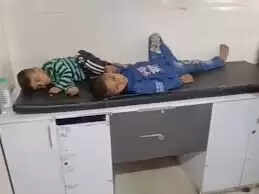 देवास: शादी में जा रहे परिवार की कार टायर फटने से पलटी, महिला की मौत, 6 घायल