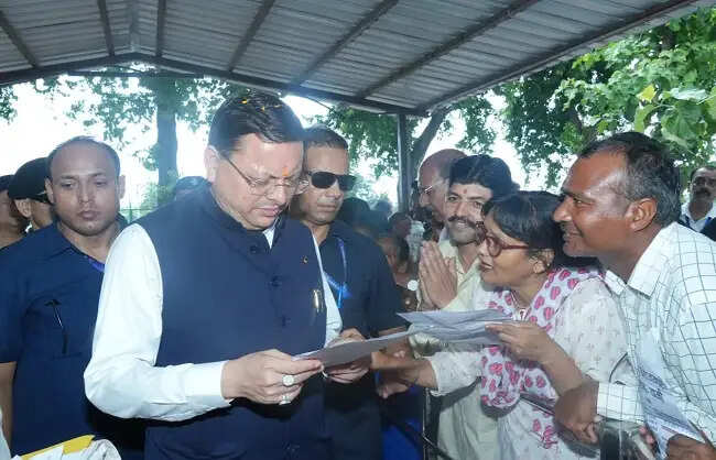मुख्यमंत्री धामी ने सुनीं जनसमस्याएं,त्वरित निस्तारण के दिए निर्देश