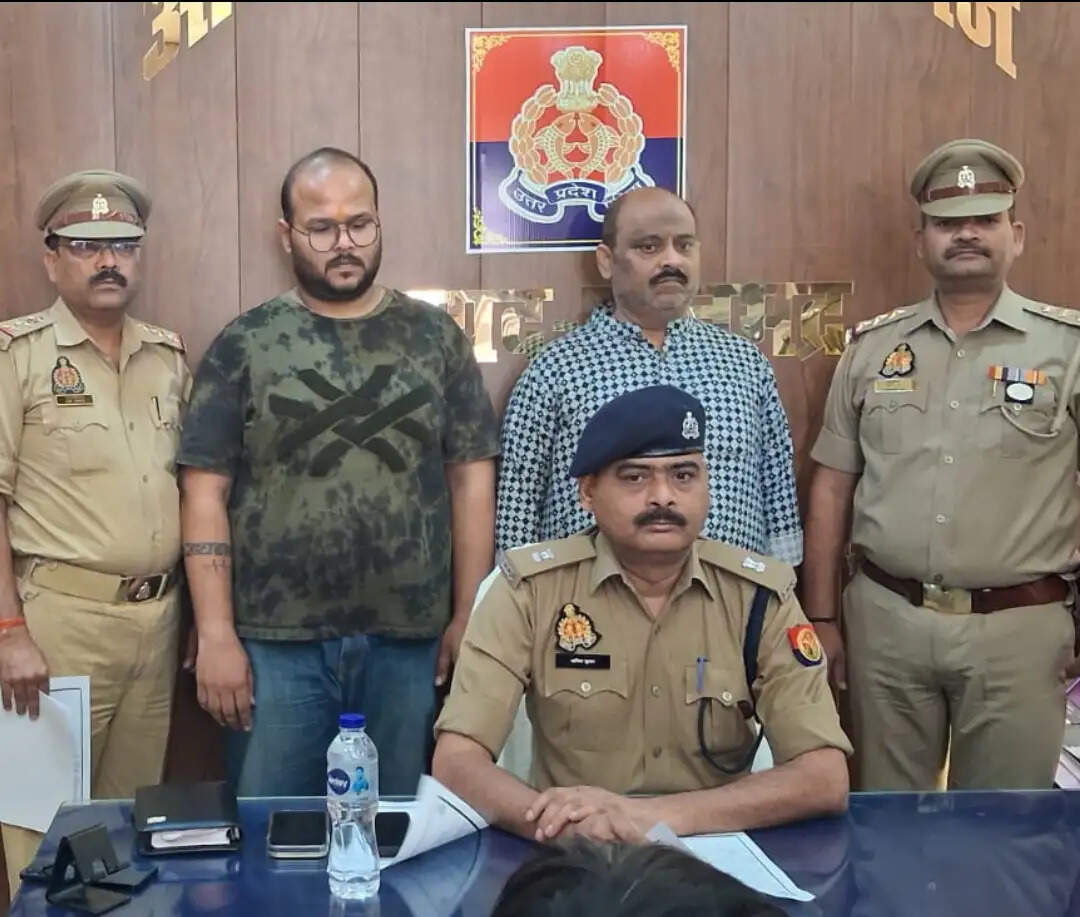 बांग्लादेश सीमा तक कोडीनयुक्त सिरप की आपूर्ति करने में पिता-पुत्र गिरफ्तार