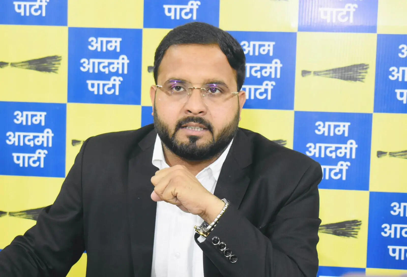 उप्र में पीएम आवास योजना में बड़ा घोटाला, गरीबों के हक पर डाका डाला : वंशराज दुबे