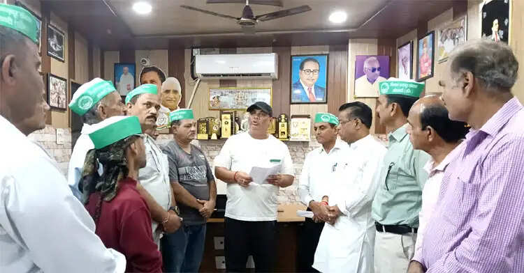 किसानों को मुफ्त बिजली-पानी और स्थानीय युवाओं को 70 प्रतिशत रोजगार की मांग