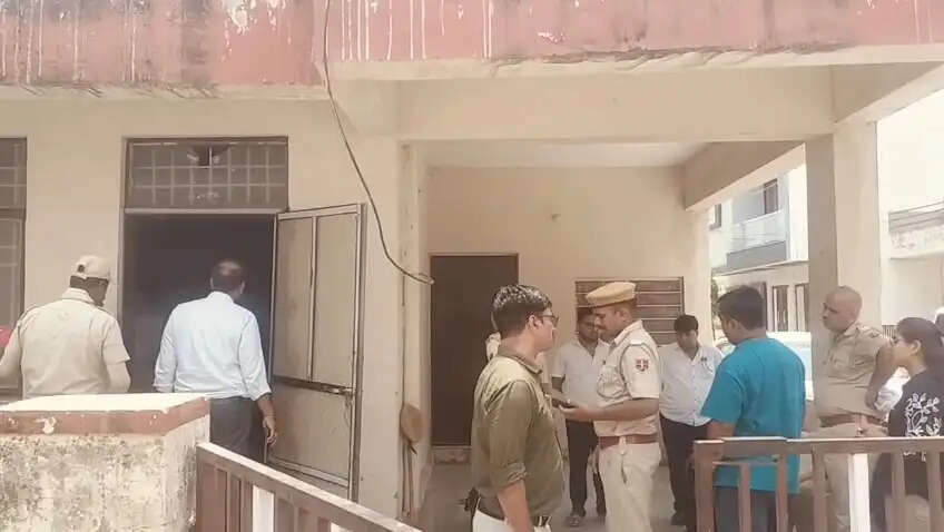 निम्बाहेड़ा में नकली घी बनाने की सूचना पर मारा छापा, ब्रांडेड कंपनियों के खाली डिब्बे-कार्टन बरामद