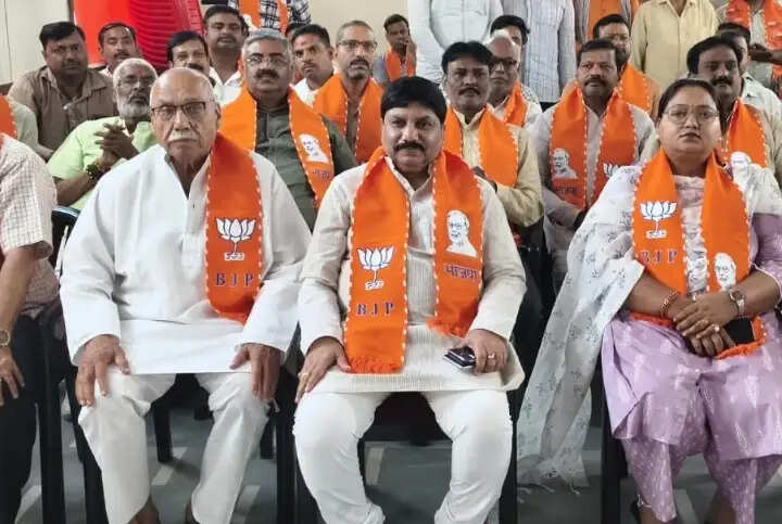 वाराणसी : मन की बात सुनने के बाद भाजपा के पुराने नेताओं में भर गया जोश
