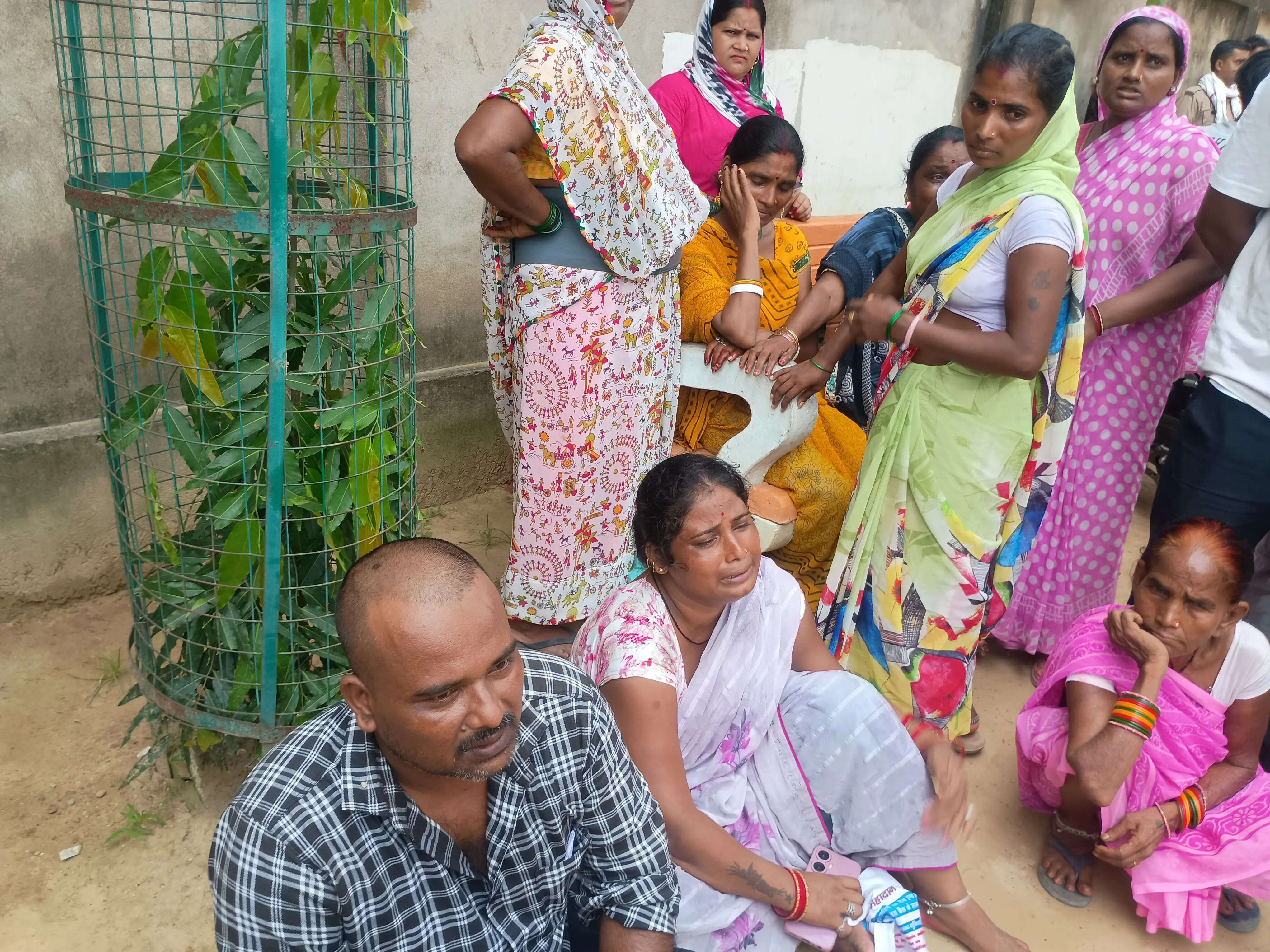 देवरिया: चाकूबाजी में घायल 16 वर्षीय किशोर की इलाज के दौरान मौत, अस्पताल में हंगामा
