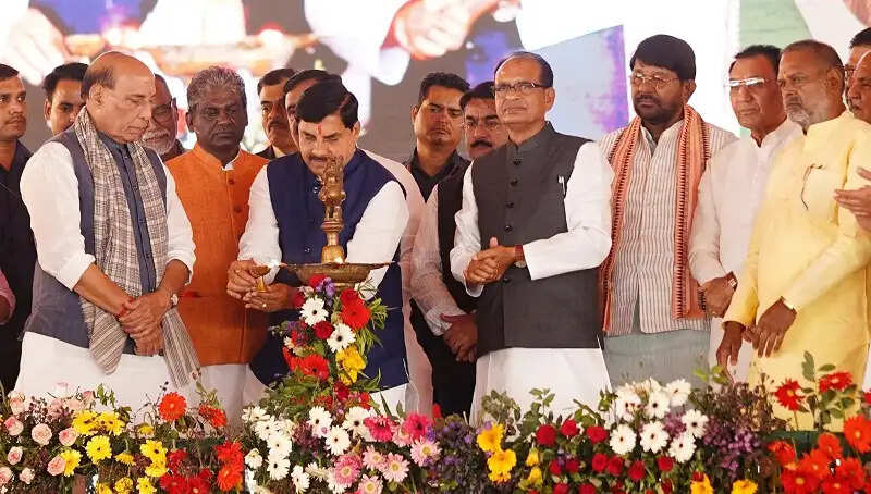 (लीड)किसान देश की अर्थव्यवस्था की रीढ़, इनके बिना हमारे भोजन की थाली अधूरी है : राजनाथ सिंह