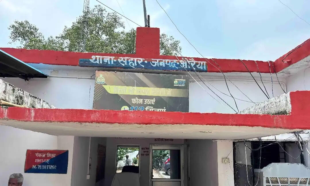 घर में अकेली विवाहिता ने फांसी लगाकर दी जान; एक साल की बेटी को छोड़ गई