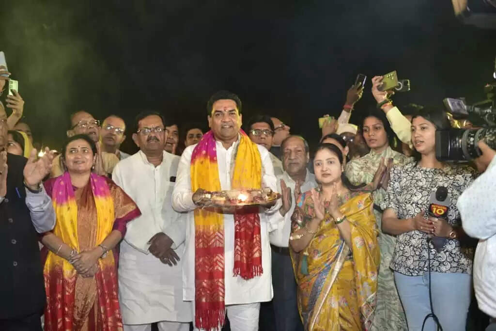 वासुदेव घाट पर 'देव दीपावली उत्सव 2025' का भव्य आयोजन