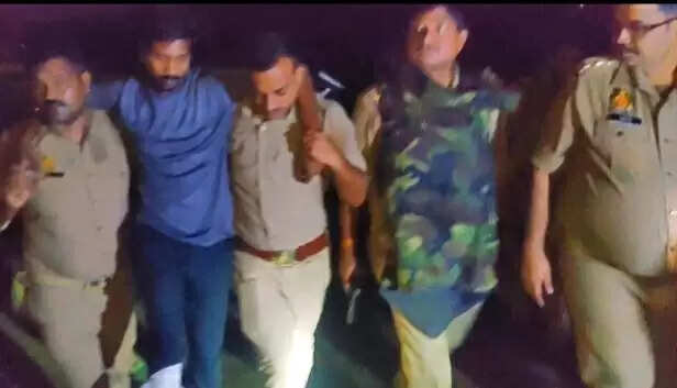 बदमाशाें से पुलिस मुठभेड़ में एक घायल, दूसरा फरार