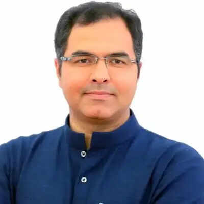 मंत्री प्रवेश साहिब सिंह ने किया बारापुला फ्लाईओवर फेज- 3 का निरीक्षण