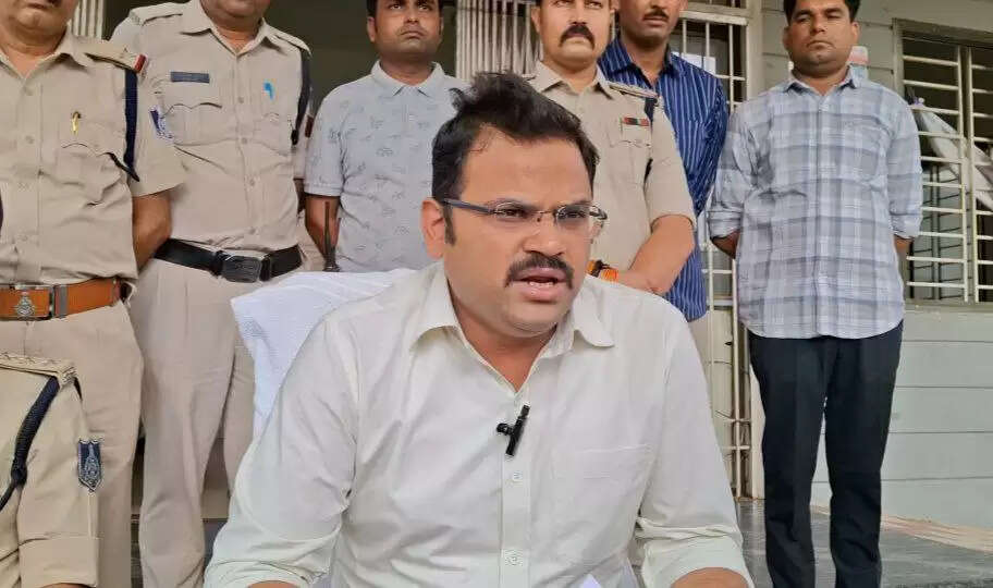 दमोह : 150 से अधिक गिरफ्तार, बसों में भरकर आरोपितों को न्यायालय ले गयी पुलिस