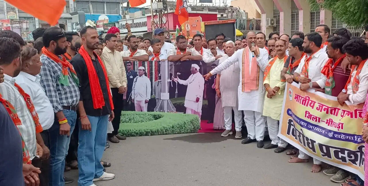 वंदे मातरम् पर सियासी संग्राम, भीलवाड़ा में भाजयुमो का प्रदर्शन