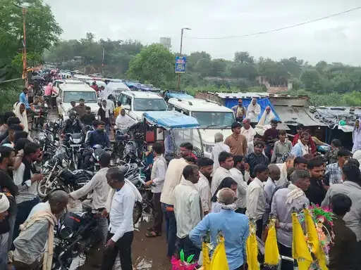 श्योपुर:&nbsp;खाद संकट पर किसानों का&nbsp;लगातार दूसरे दिन प्रदर्शन, कुंवारी पुल पर चक्काजाम,&nbsp;आवागमन बाधित