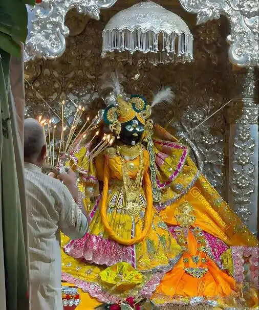 श्रीबांकेबिहारी के समक्ष आधी रात को कटेगा 21 किलो का विशेष केक, मंगला आरती की मचेगी धूम