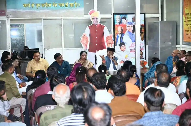 भोपालः सेवा संकल्प ज्योति यात्रा की तैयारियों को लेकर मंत्री सारंग ने ली बैठक
