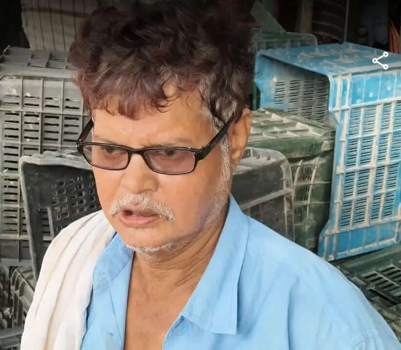 जौनपुर : 75 फीट का रावण का पुतला बनाकर हिंदू-मुस्लिम एकता की मिसाल पेश कर रहा सुब्बन खां का परिवार
