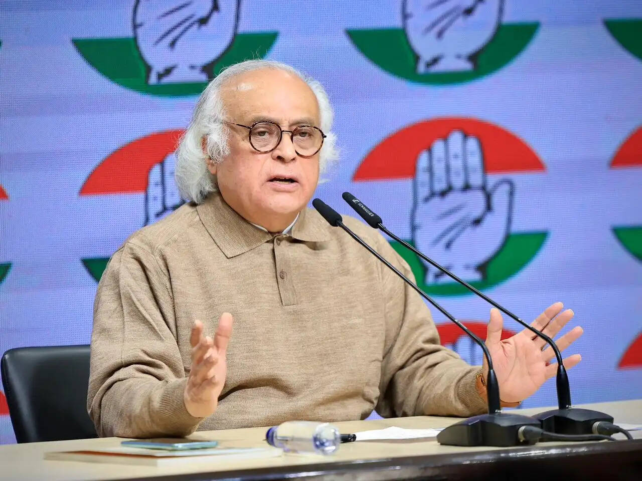 कांग्रेस ने भारत के सोलर पैनलों पर 126 फीसदी अमेरिकी शुल्क लगाने की आलोचना की