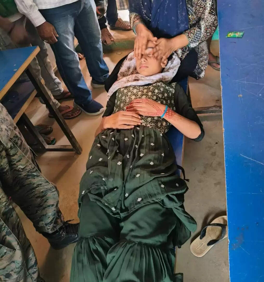 स्कूल में शिक्षकों ने छात्राओं को पीटा, तीन छात्राएं अस्पताल में भर्ती