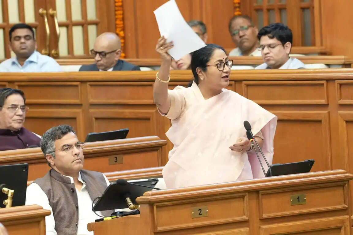 मुख्यमंत्री ने सदन में ‘शीश महल’ के निर्माण में बरती गई गंभीर वित्तीय अनियमितताओं का कच्चा चिट्ठा किया पेश