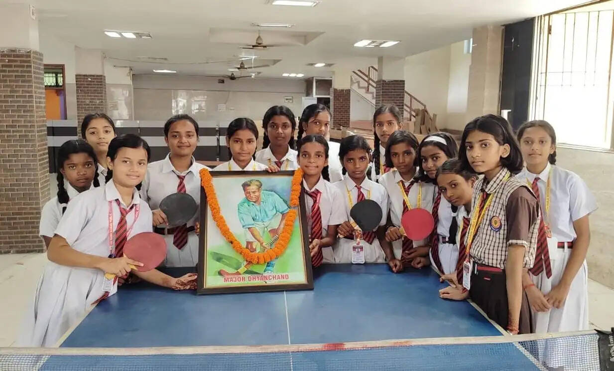 गुरु नानक पब्लिक स्कूल में मेजर ध्यानचंद की जयंती पर विशेष प्रार्थना सभा