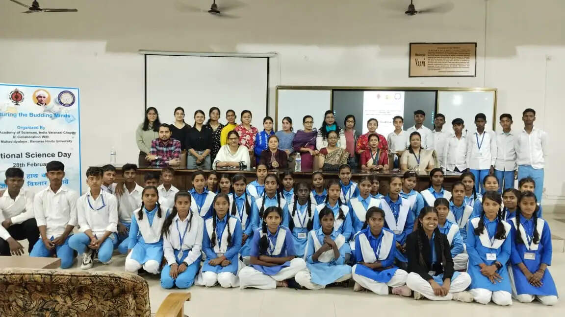 वाराणसी: बीएचयू महिला महाविद्यालय में नेशनल साइंस डे मना