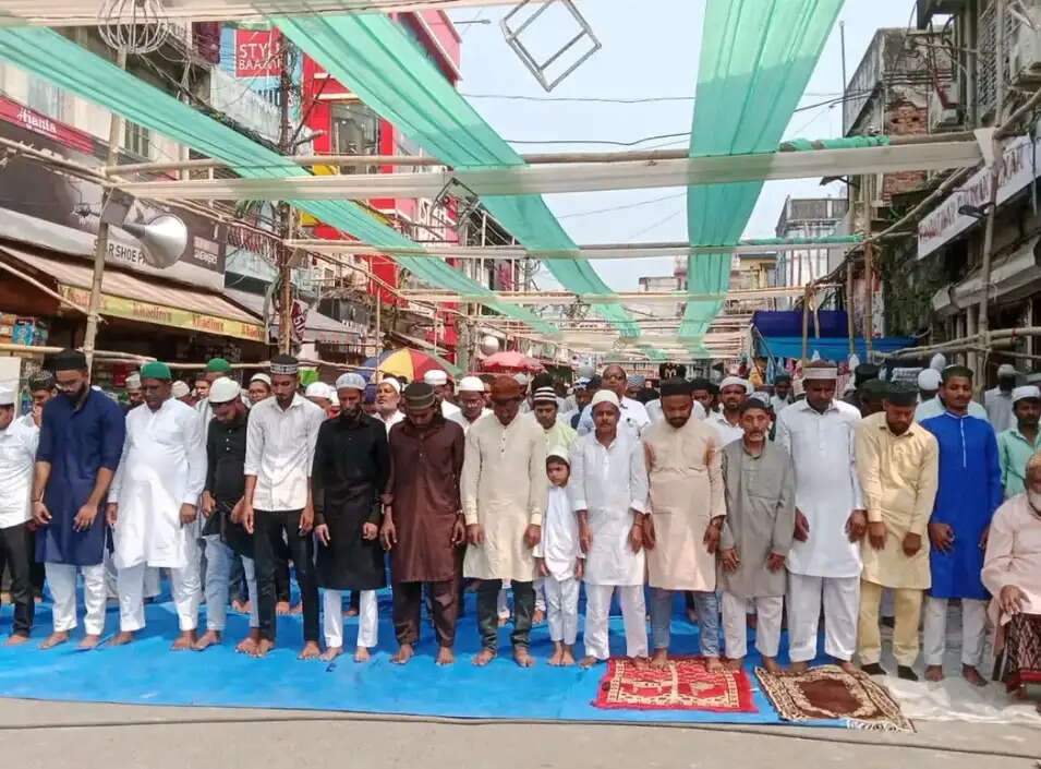 किशनगंज में अकीदत के साथ अदा हुई अलविदा जुम्मा की नमाज, मस्जिदों में उमड़ी भीड़