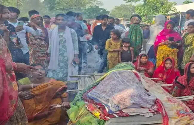 बिहार के युवक की मुम्बई में हत्या से गुस्साए लोगों ने शव पहुंचने पर सड़क किया जाम