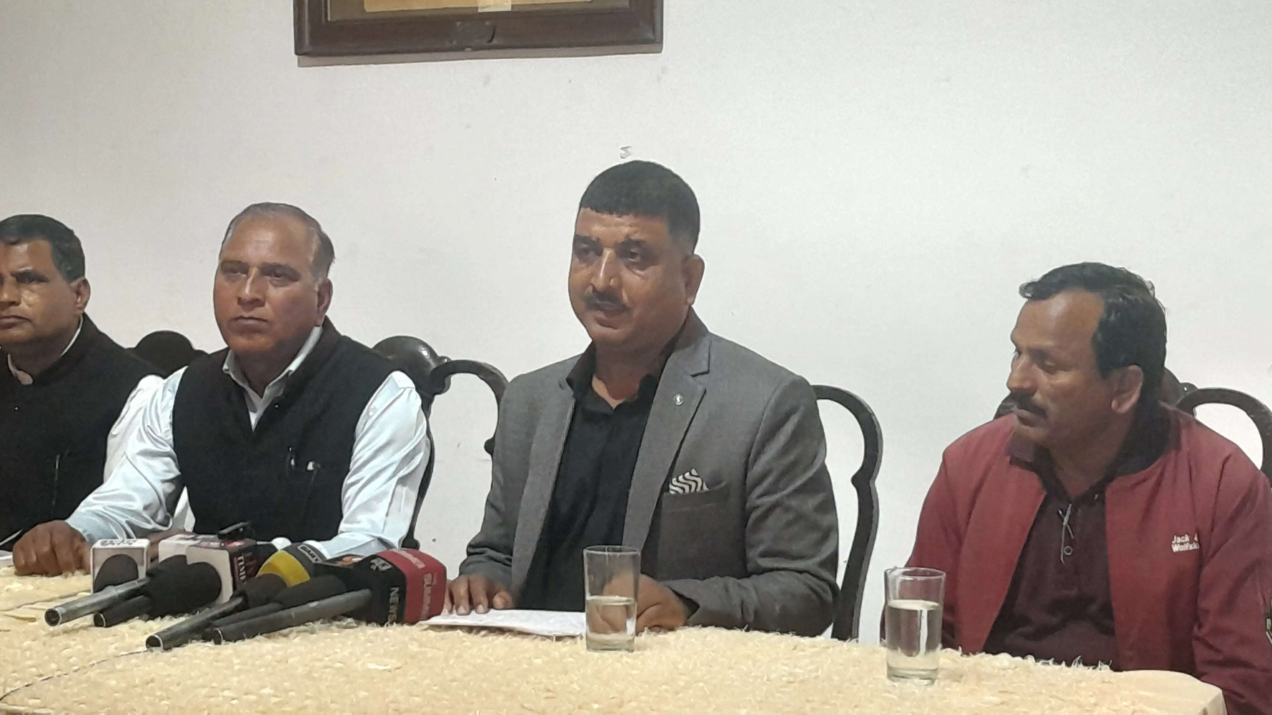 विधायक इंद्र सिंह गांधी के खिलाफ लामबंद हुई विश्वकर्मी विकास सभा