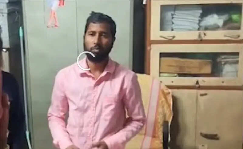 असम: कक्षा में छात्रों को आपत्तिजनक सामग्री दिखाने के आरोप में शिक्षक गिरफ्तार