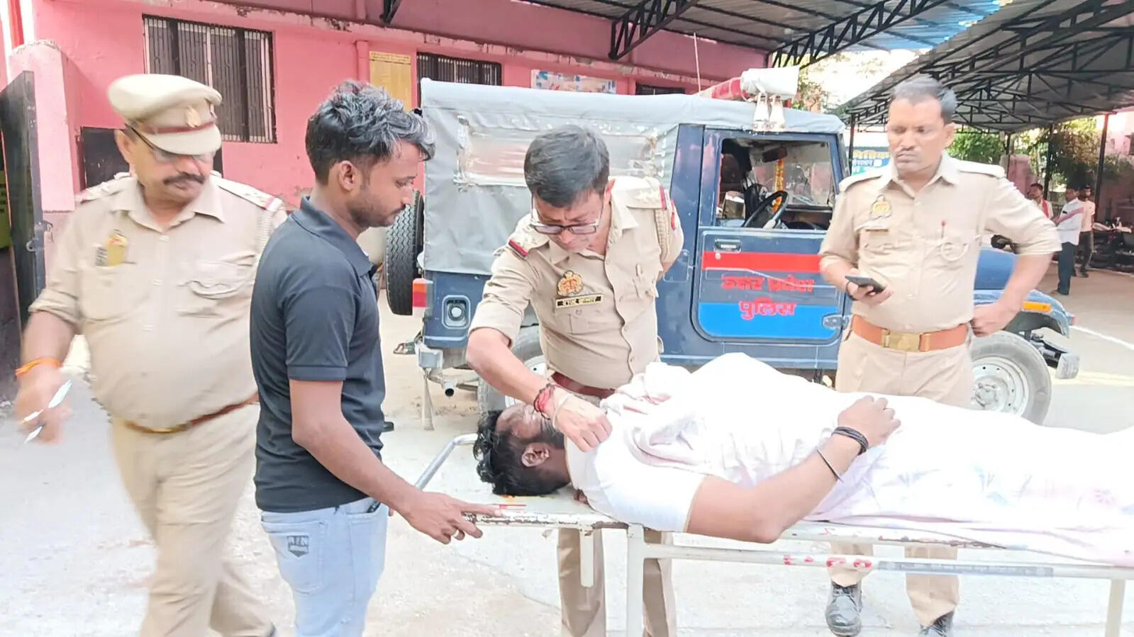 वाराणसी : लक्सा क्षेत्र में इनामी बदमाश ने फांसी लगाई, पुलिस छानबीन में जुटी