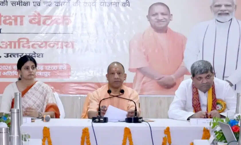 केंद्रीय मंत्री अनुप्रिया पटेल ने मुख्यमंत्री से की छह सड़क परियोजनाओं की मांग