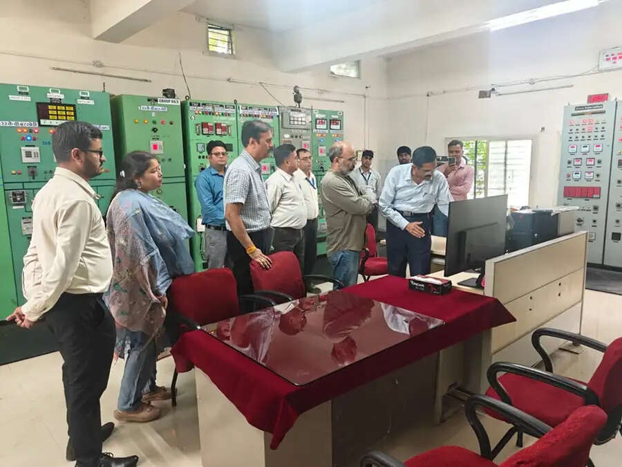 प्रमुख सचिव सिंह ने सीहोर में संपर्क अभियान और उपकेंद्रों का किया निरीक्षण, उपभोक्ताओं से लिया फीडबैक