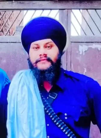 बटाला के सिंबल चौक पर गाड़ी क्रॉस करने को लेकर फायरिंग, निहंग की मौत, 2 घायल