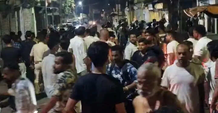 आसनसोल के सुकांतो मैदान में गुटों में मारपीट, कई घायल