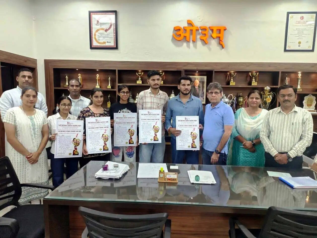 हिसार : खेलों से शारीरिक ही नहीं, मानसिक स्वास्थ्य एवं नेतृत्व क्षमता का भी होता विकास : डॉ. विक्रमजीत