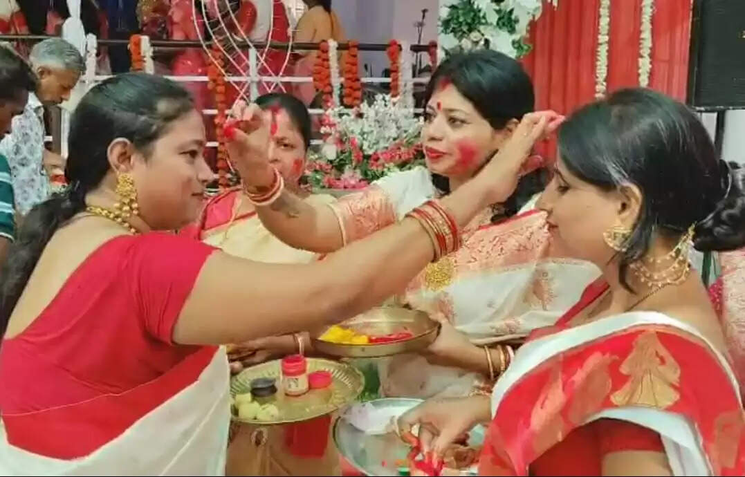 सिंदूर खेला, प्रतिमाओं का होगा विसर्जन
