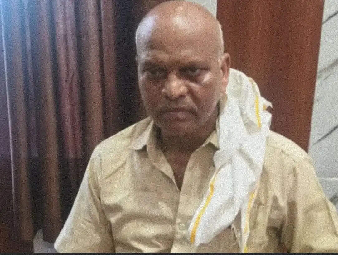 एंटी करप्शन टीम ने राजस्व निरीक्षक को किसान से पांच हजार की रिश्वत लेते पकड़ा