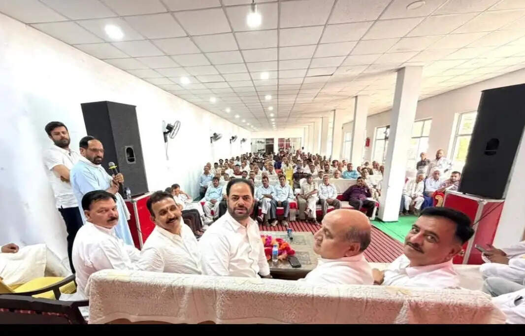 बिलावर में कांग्रेस का संगठन सृजन अभियान, नेताओं ने केंद्र व जे-के प्रशासन पर साधा निशाना