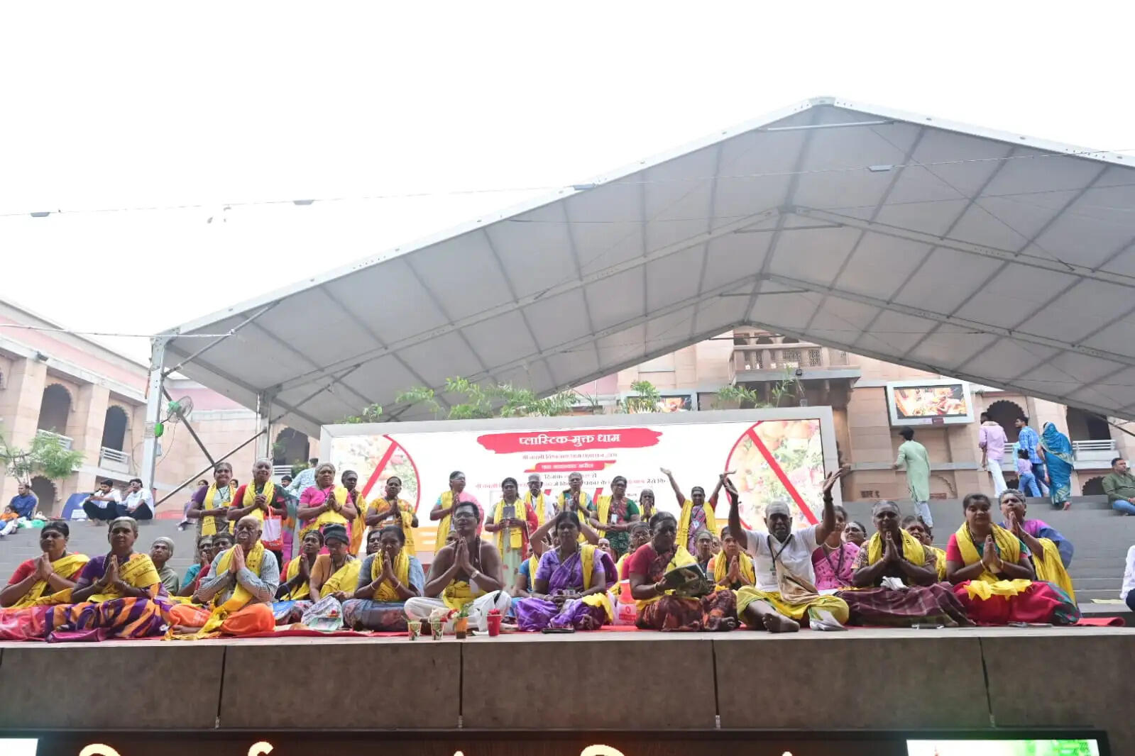 श्री काशी विश्वनाथ मंदिर में तमिलनाडु से आए श्रद्धालुओं ने तिरुवासगम का किया संपूर्ण पाठ