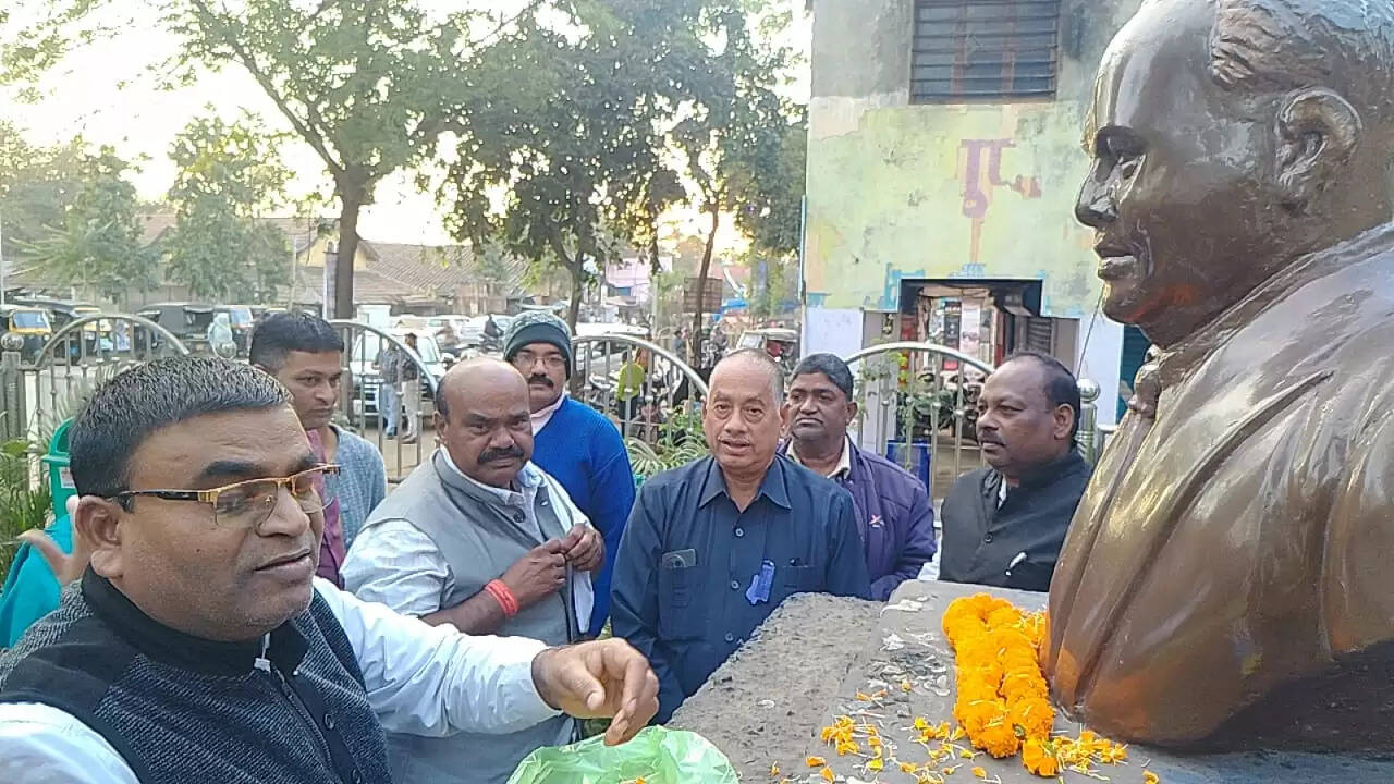 जांजगीर में कांग्रेसजनों ने श्रद्धा के साथ मनाया डॉ. अंबेडकर का महापरिनिर्वाण दिवस