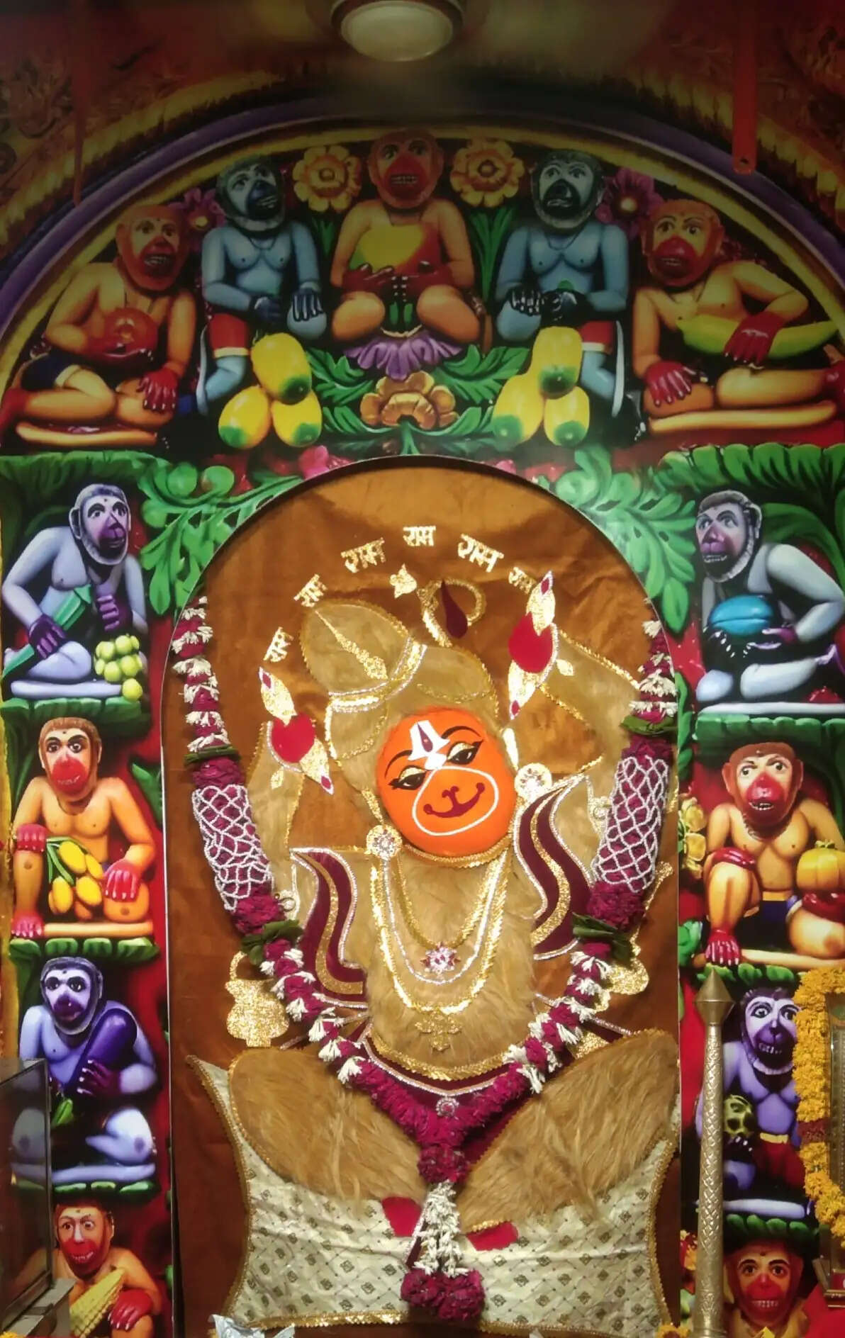 झाबुआ: देर रात तक हुआ हनुमान चालीसा पाठ, जिले में हर्षोल्लास से मनाई गई हनुमान जयंती