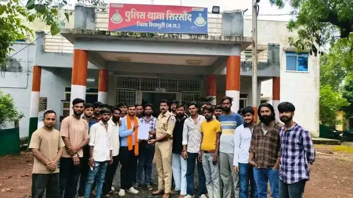 शिवपुरीः मंदिर में मूर्ति से छेड़छाड़ का आरोप, धार्मिक भावनाएं आहत करने के मामले में एफआईआर दर्ज