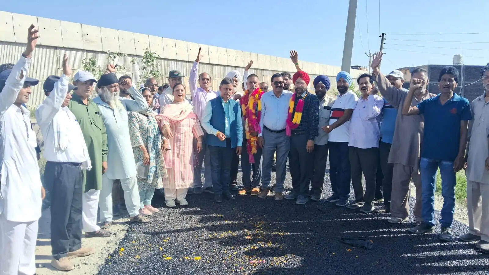 66 लाख की लागत से सड़क मैकडमाइजेशन कार्य शुरू, विधायक डॉ. भारत भूषण ने किया शुभारंभ