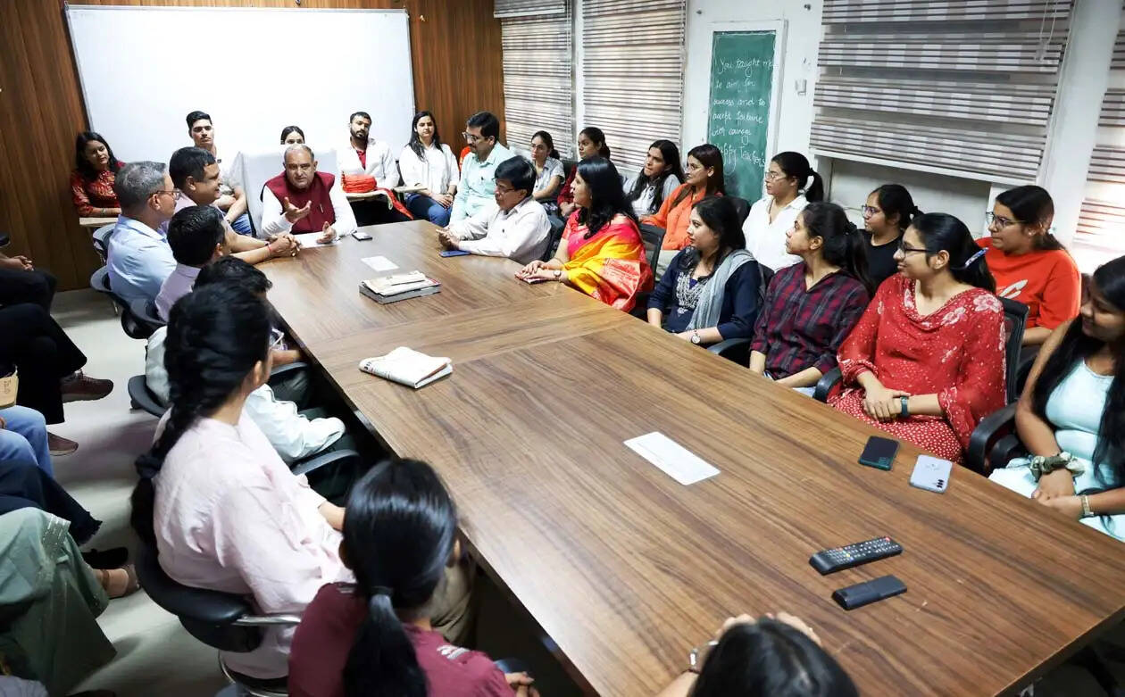 हिसार : जलवायु परिवर्तन में आधुनिक तकनीक की अहम भूमिका : प्रो. बीआर कम्बोज