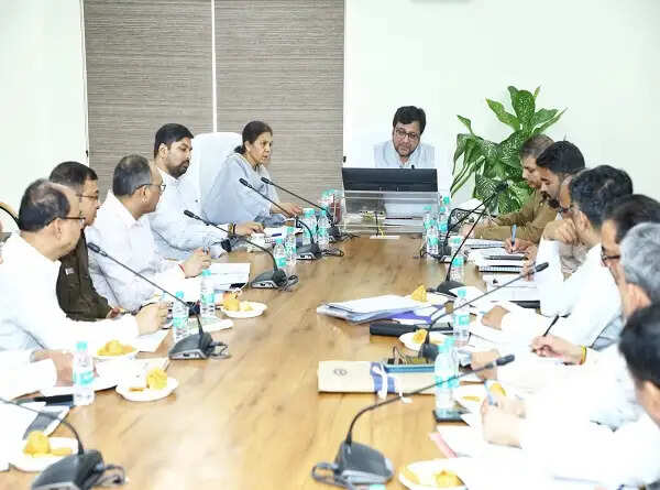 पड़ोसी राज्यों की अवैध मदिरा के साथ कच्ची, मिलावटी शराब पर लगाया जाए पूर्ण प्रतिबंध : आबकारी मंत्री