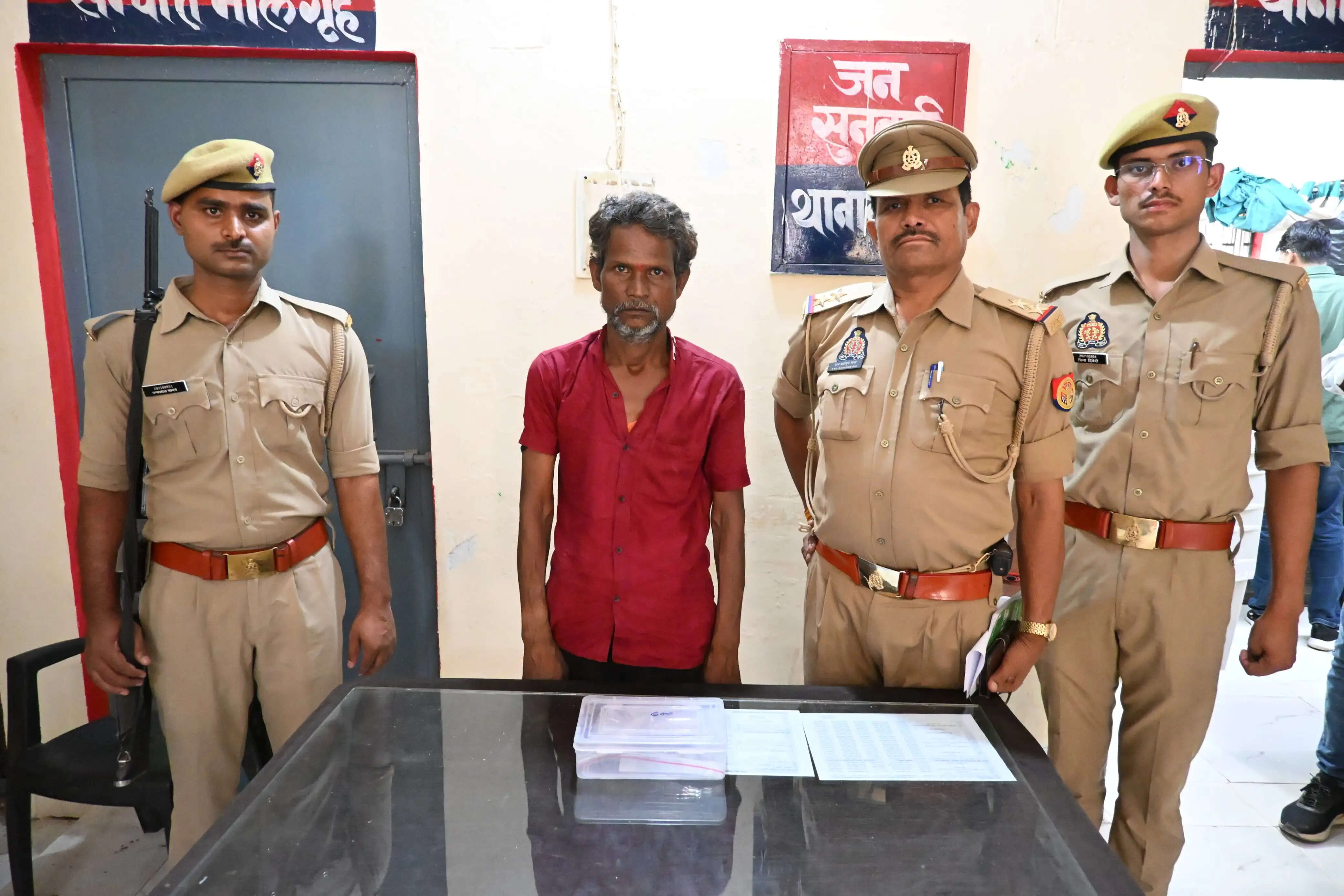 प्रेम विवाह का खौफनाक अंजाम, थाना के अंदर माता-पिता ने चाकू से गोदकर की बेटी की हत्या