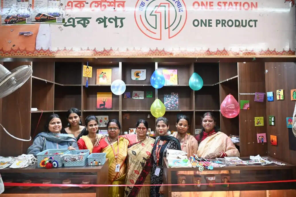 सियालदह स्टेशन : एसिड अटैक सर्वाइवर्स को उद्यमी बनाने की पहल, छांव फाउंडेशन को मिला ओएसओपी स्टॉल