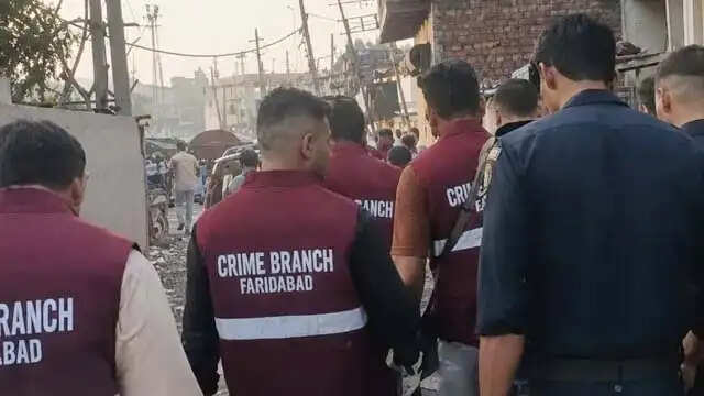 फरीदाबाद पुलिस ने चलाया सर्च अभियान, कई संदिग्ध हिरासत में लिए